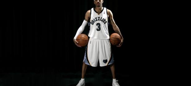 夺冠引发热议！，詹姆斯在热火比赛中领先优势明显引发球迷热议